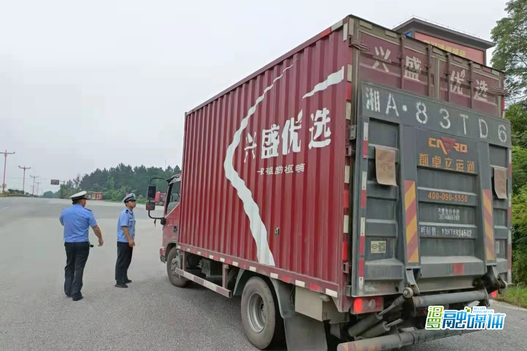 取消休假全员上路！汨罗交警开展“两客一危一校”专项整治