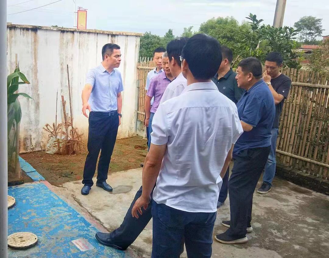 省乡村振兴局来汨调研农村人居环境整治及厕所革命工作