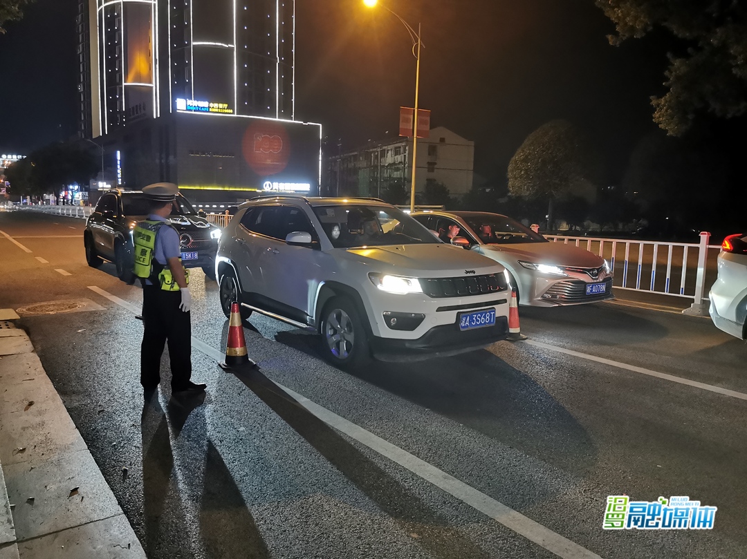深夜查处醉驾1人、酒驾2人，汨罗交警、融媒体执法直播联动吸引7.2万网友