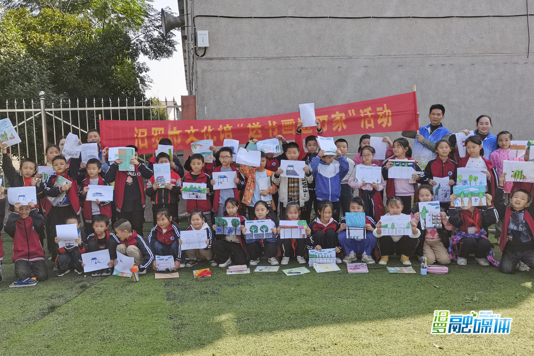 汨罗市文化馆“送书画进校园”活动走进夹城小学
