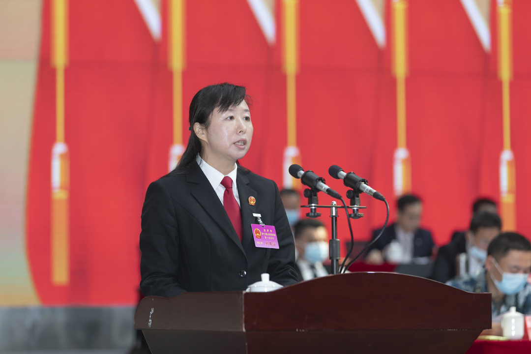 聚焦两会|李芬作市人民法院工作报告