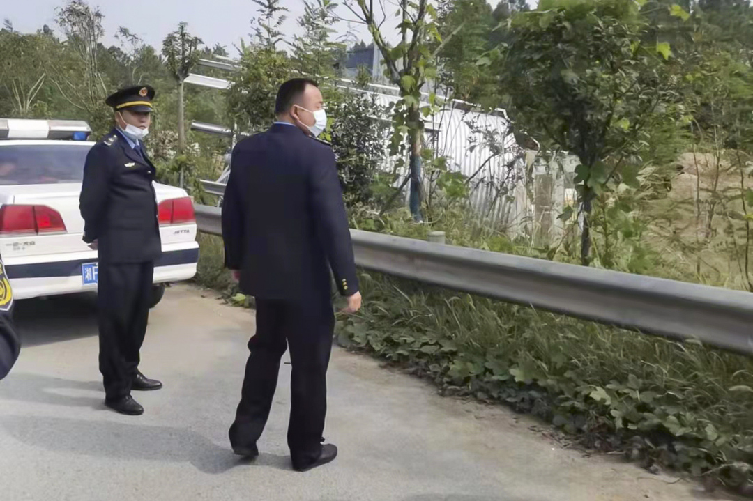 汨罗启动公路路域环境集中整治行动