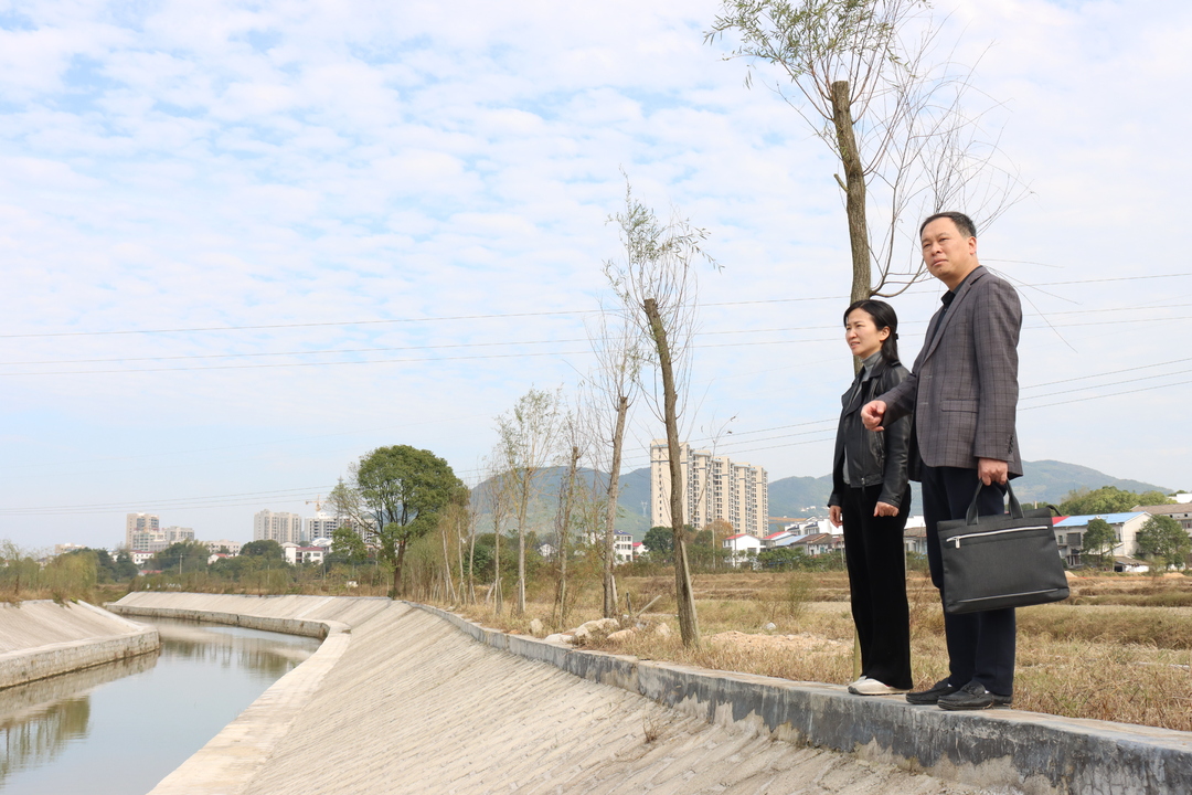 副市长任娜巡查白沙河