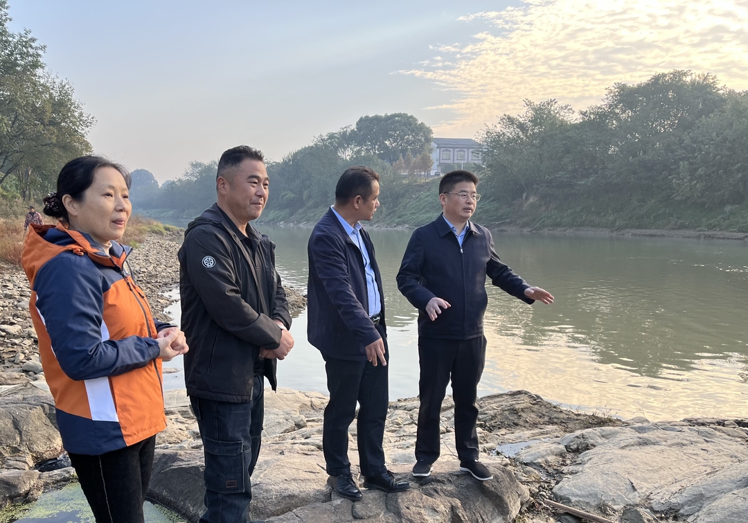 黄平带队巡查湄江河：要求细化举措将河长制工作落到实处