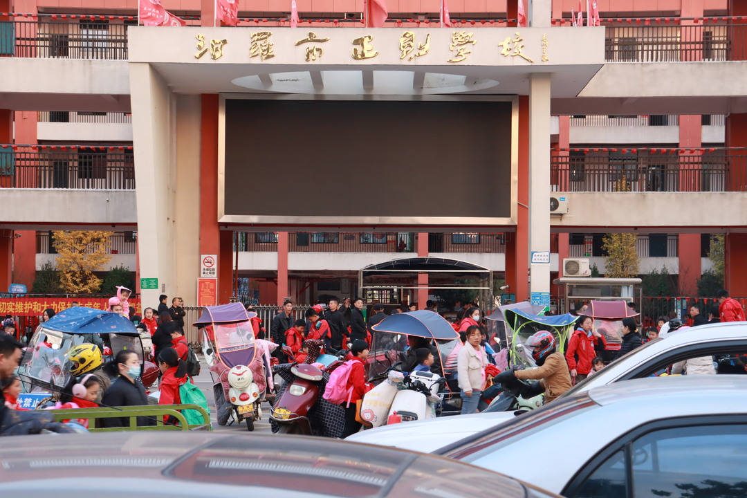 上下学交通堵停车难？汨罗这两所学校周边交通秩序集中整治启动