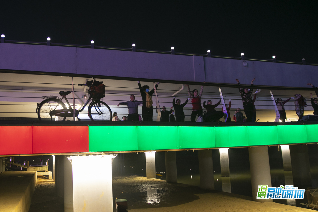 迎新年，露天歌舞点燃“友谊河之夜”