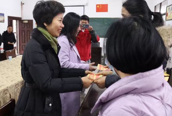 汨罗市总工会看望慰问特校师生、家长代表及社区低收入家庭