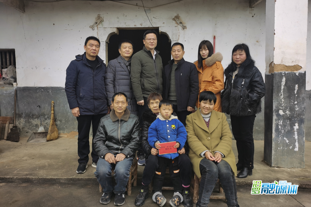 新市镇：“委员活动月”走访慰问敬老院老人和困境儿童家庭