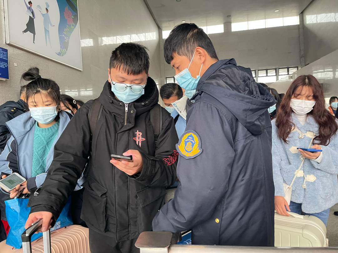 @汨罗人，最新指令！到这些地方需严格佩戴口罩