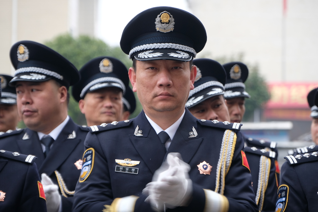 警礼服列装！汨罗交警全新亮相