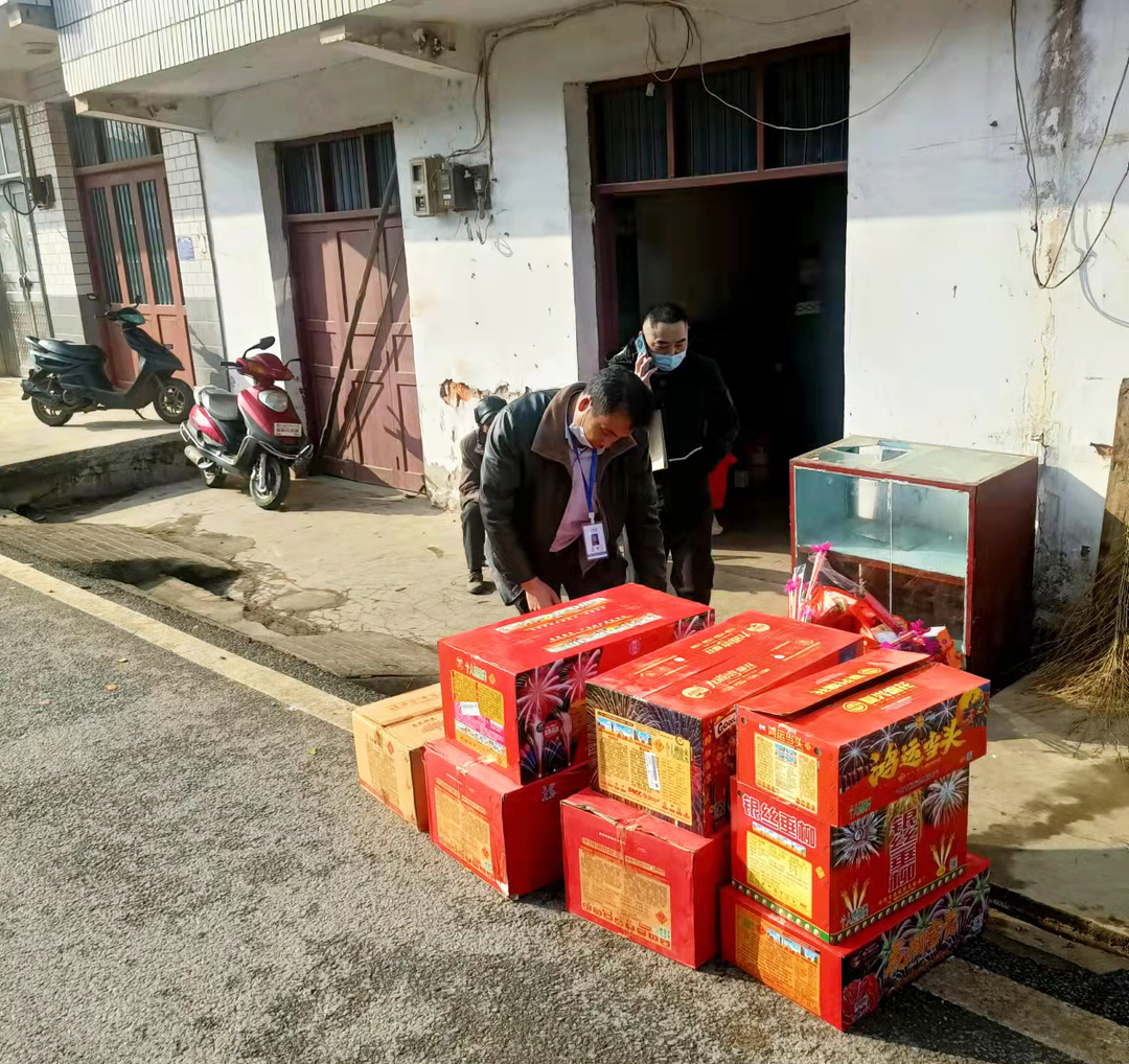 收缴烟花爆竹6000余件拘留8人！汨罗保持“禁炮”高压态势