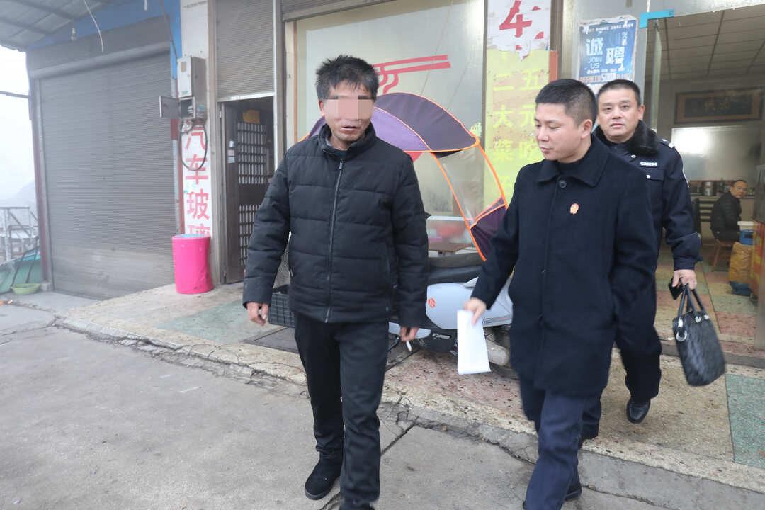 汨罗法院开展春节前集中执行行动