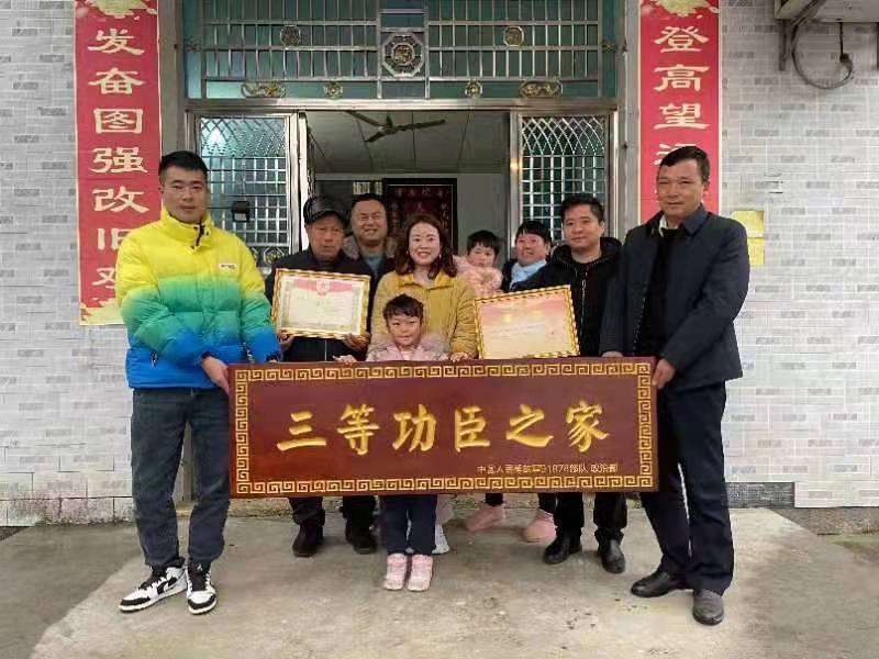 三江镇：为军人家属送“三等功”喜报