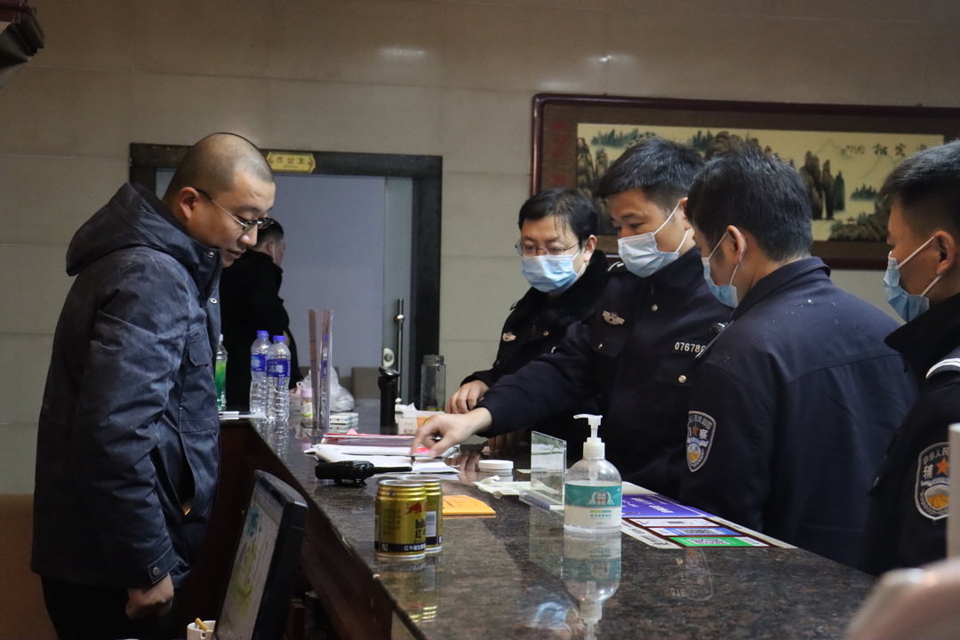 汨罗市公安局开展节前夜间清查行动