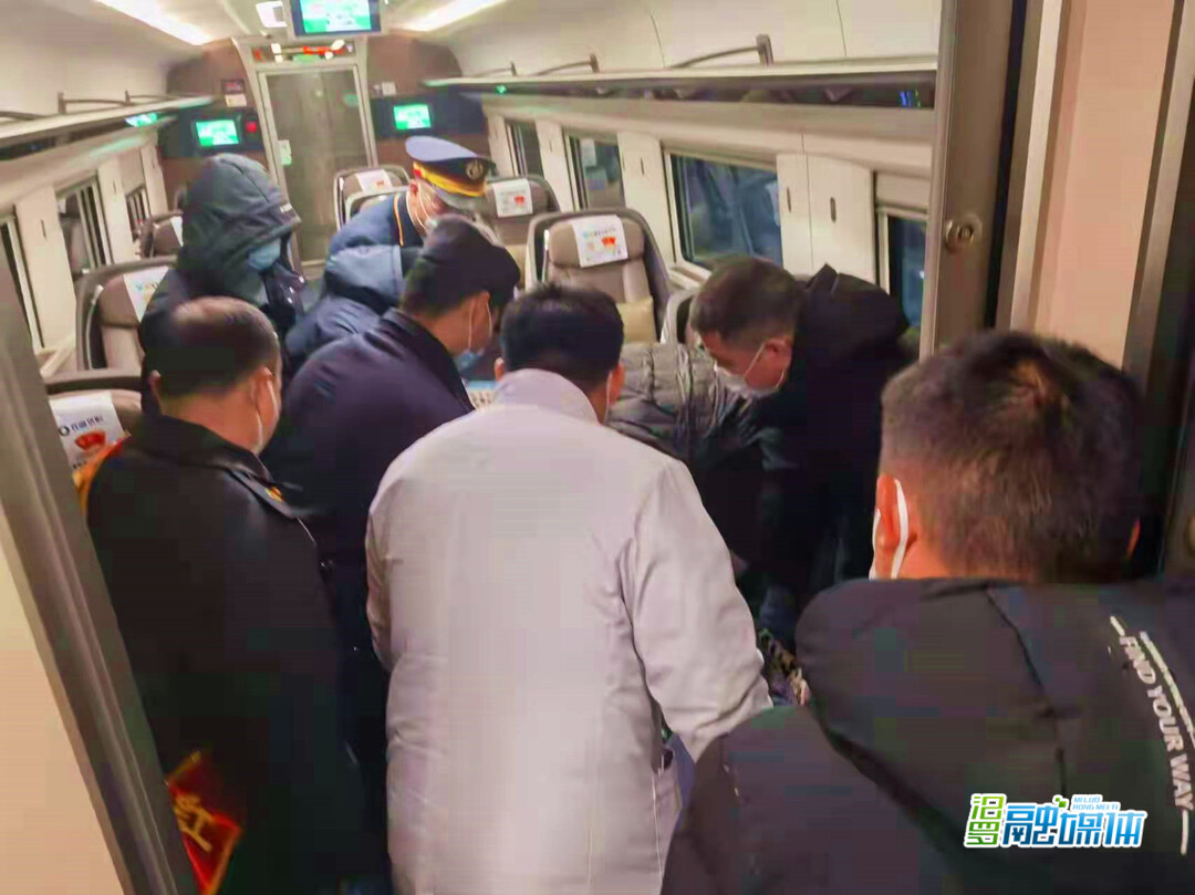 汨罗东高铁站帮扶重症病患旅客就医，开启生命通道