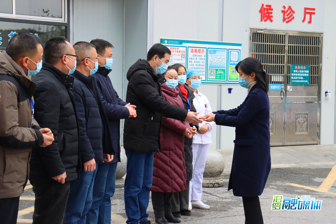任娜看望慰问除夕坚守的医护人员和疫情防控工作人员