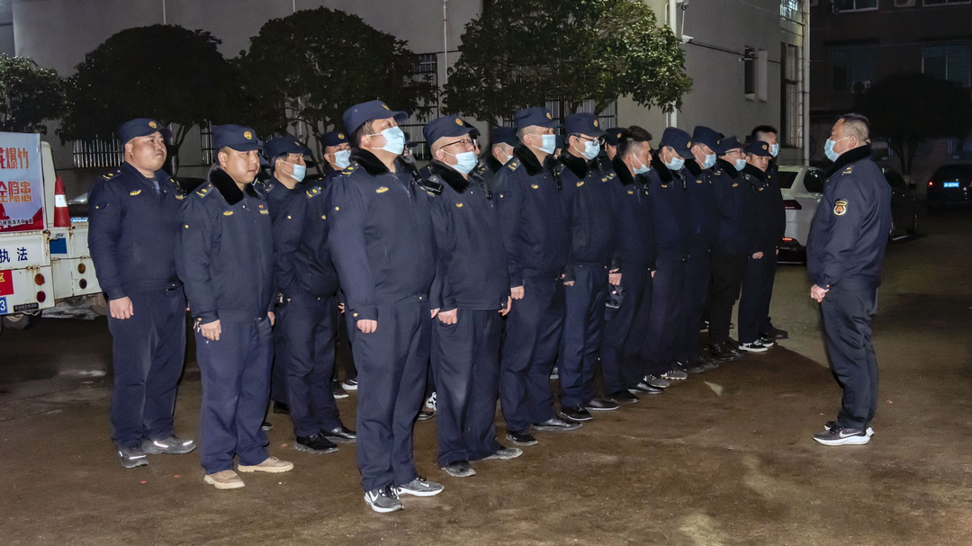 汨罗“年味”更清新  城管落实烟花爆竹燃放管理   劝导制止燃放80余起