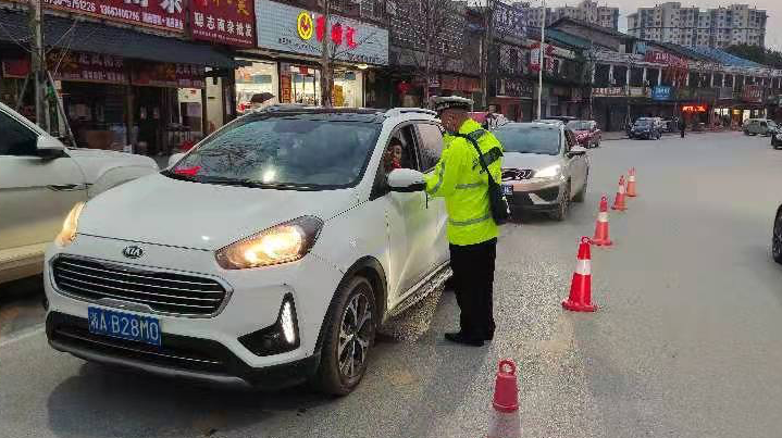 欢度“平安年”｜弼时镇：春节道路安全大整治 守护群众出行安全
