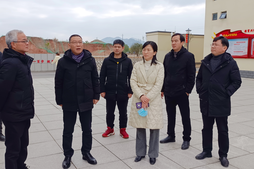 任娜调研开学工作