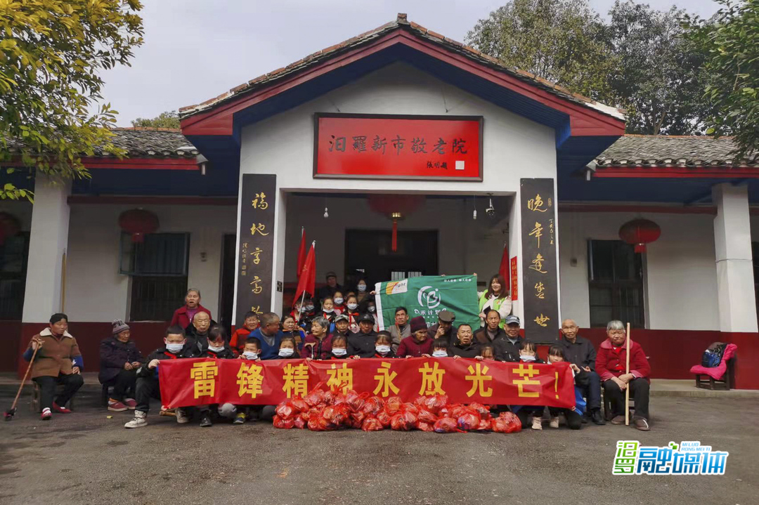 新市完小：30名学生争当“小雷锋”精神