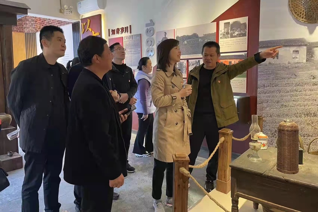 汨罗市委组织部开展庆“三八”主题党日活动