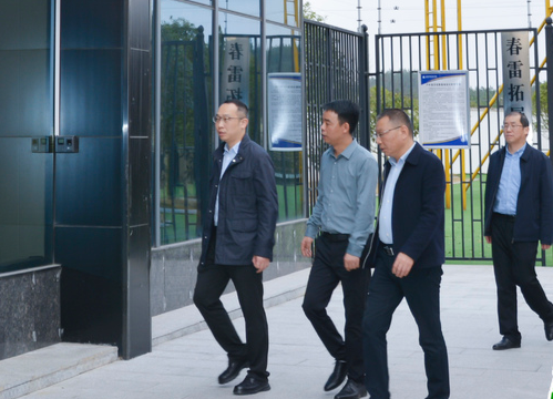 叶罡到春雷学校调研