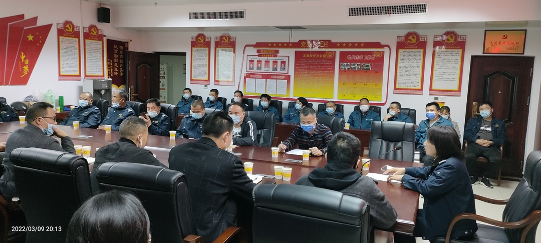 助人为乐追求卓越！同事们集体向她学习