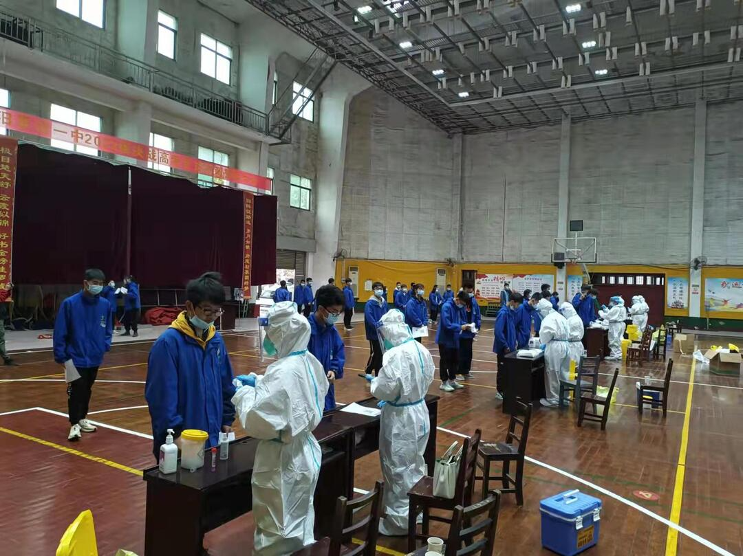 罗城医院：新冠疫苗“第三针”加强针日均接种近500人次