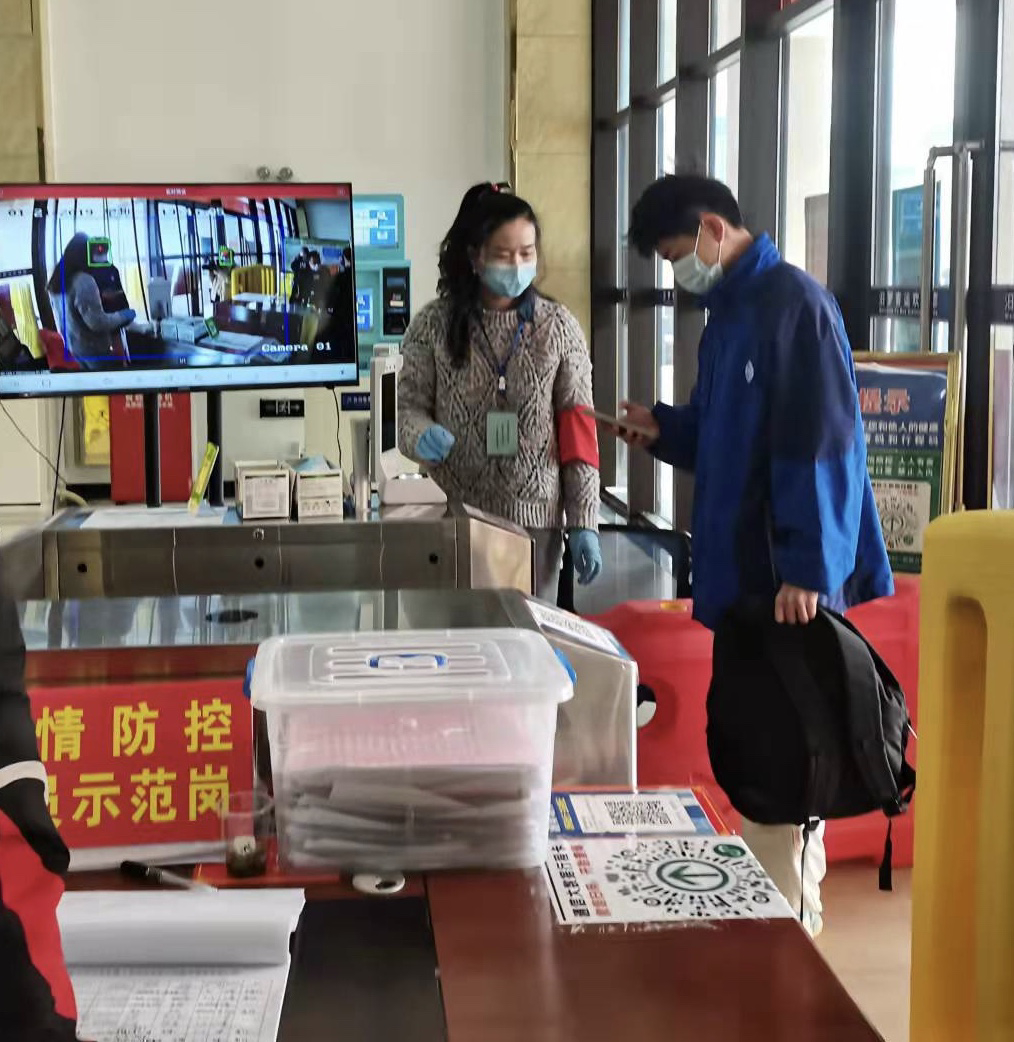 落实省外来返（汨）人员六个100%，推行一车一“场所码” 汨罗市客运总站守好疫情防控最前沿