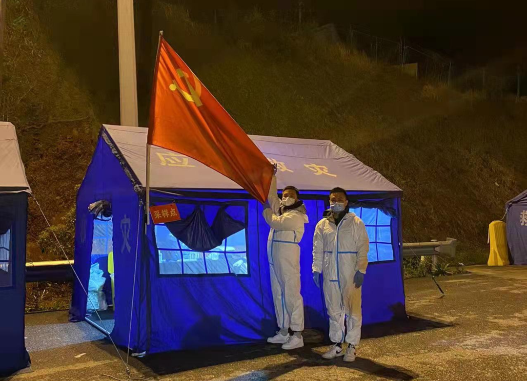 同心抗疫守护家园！桃林寺镇党员志愿队驰援“汨罗北”