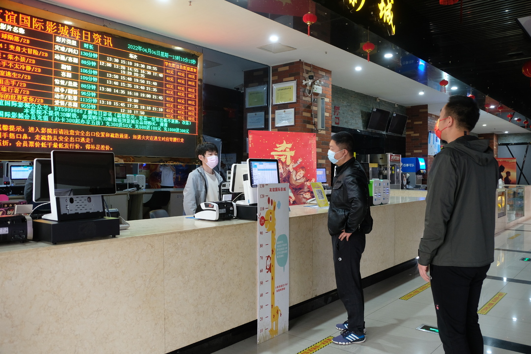 市文旅广电局文化执法大队检查节日文化市场