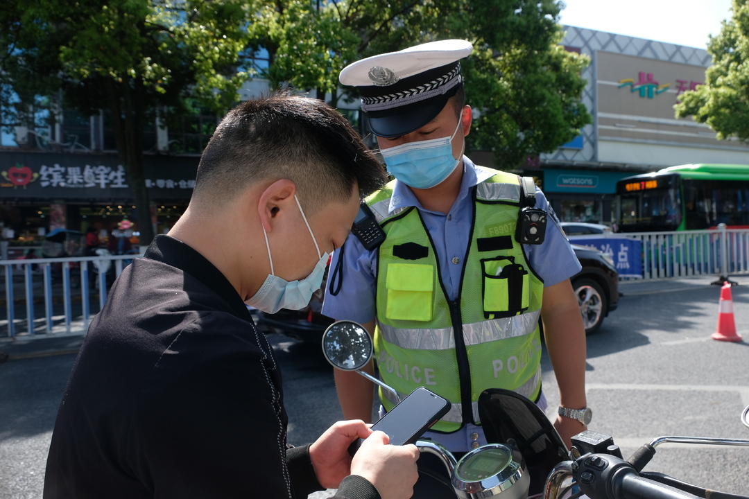 发朋友圈，现场执勤……汨罗城区“戴帽工程”集中整治新招频出