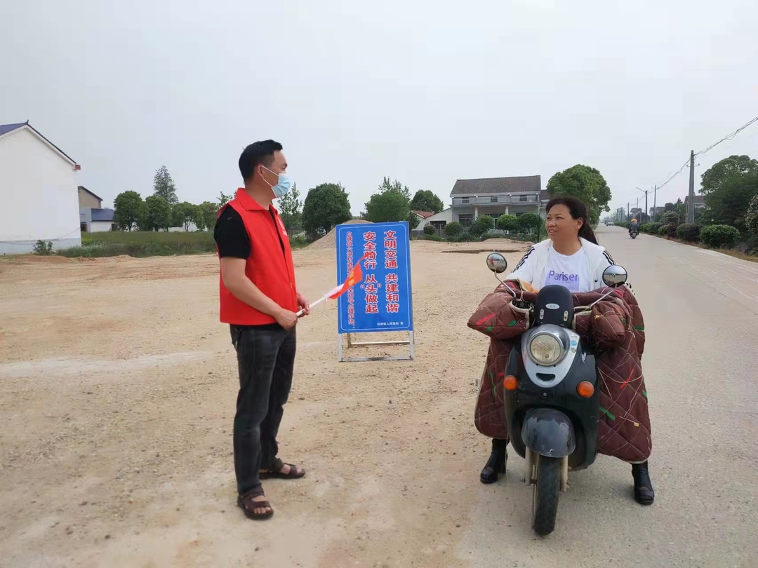 白塘镇开展“道路交通安全月”活动