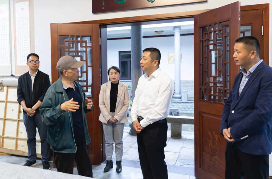 世界读书日前夕 朱平波调研栗山书院