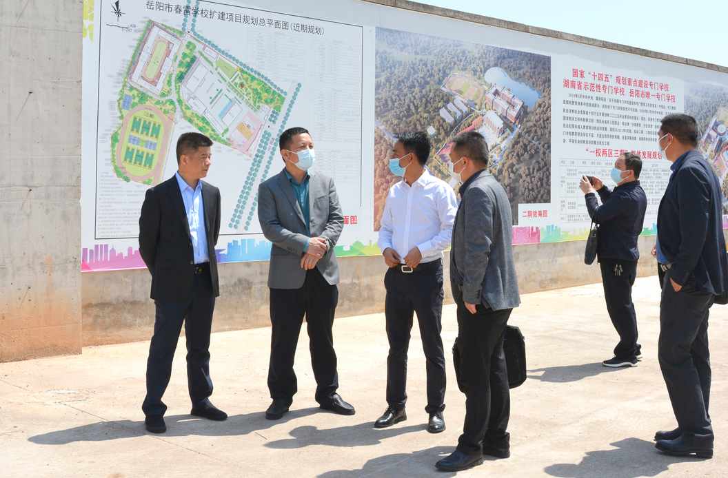 平江县来汨罗考察专门教育工作