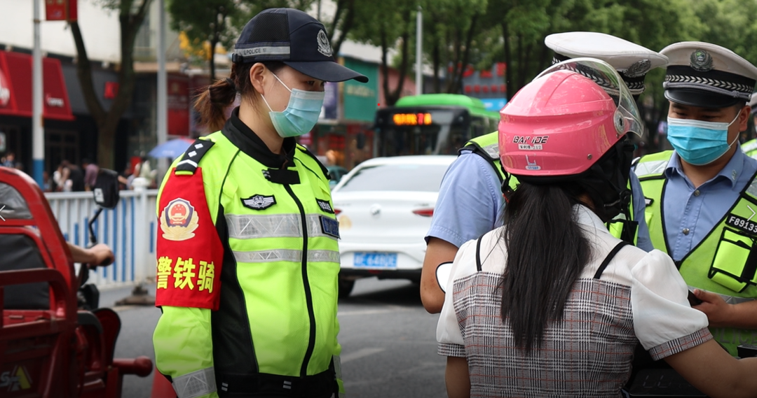飒！汨罗交警首支女子铁骑分队正式亮相