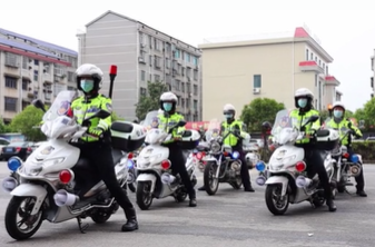 又美又飒，汨罗女骑警为你守护