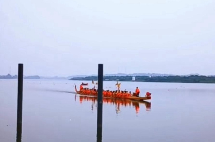 【学习强国】湖南汨罗：江上龙舟赛 难忘当年“乡土味”