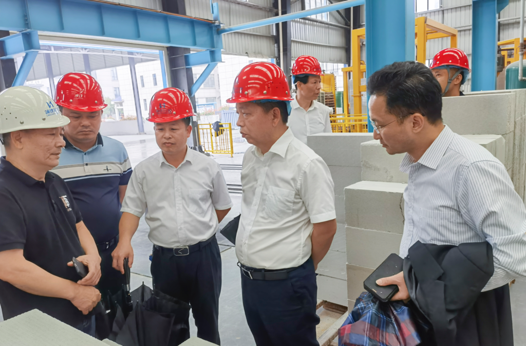 绷紧安全弦 守住生态线  飞地园举行现场办公会