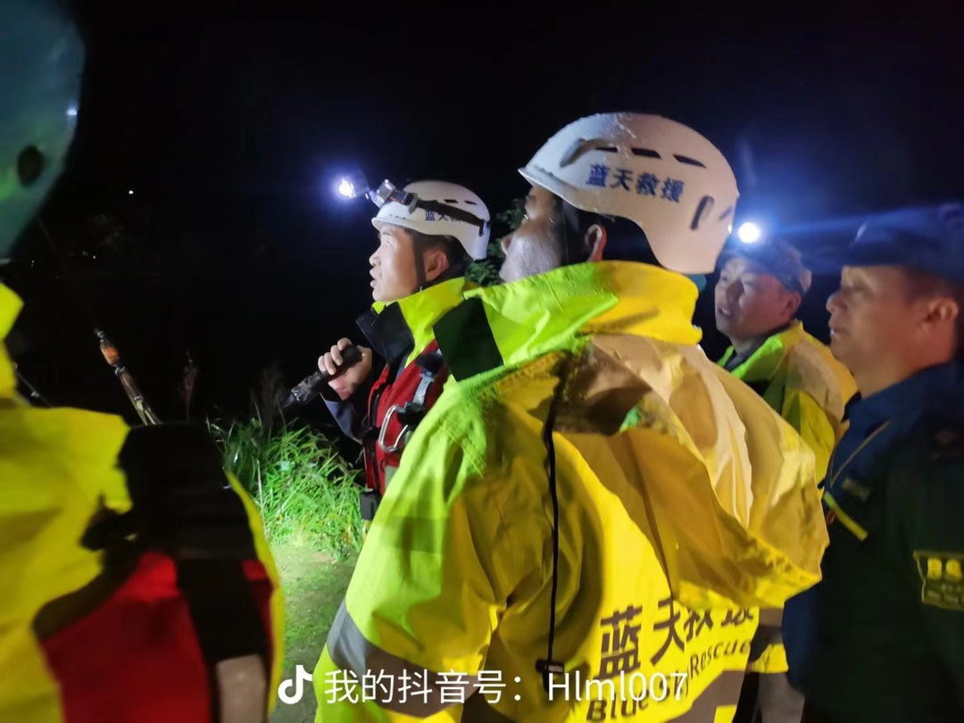 强降雨来袭，汨罗市蓝天救援队紧急备勤