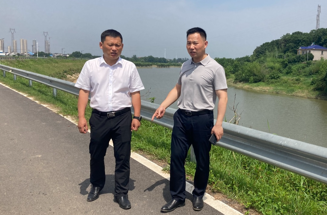 李亚江带队巡查罗江河