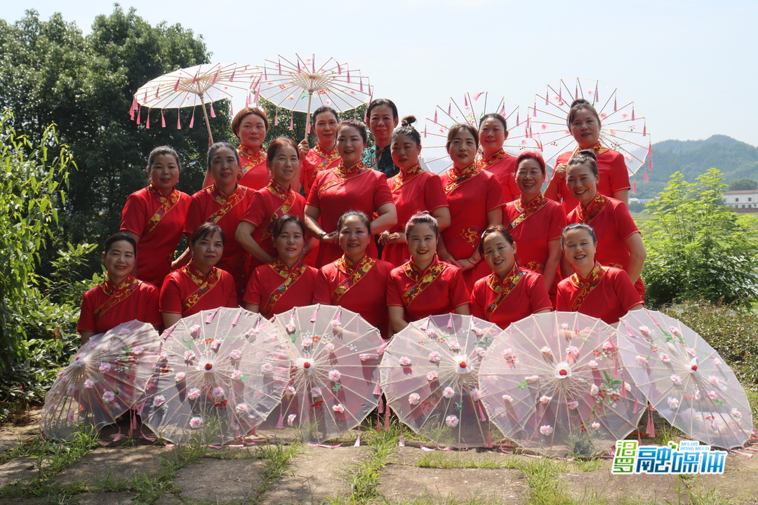 女子桥旗袍走秀 ，与桥共舞初夏之美