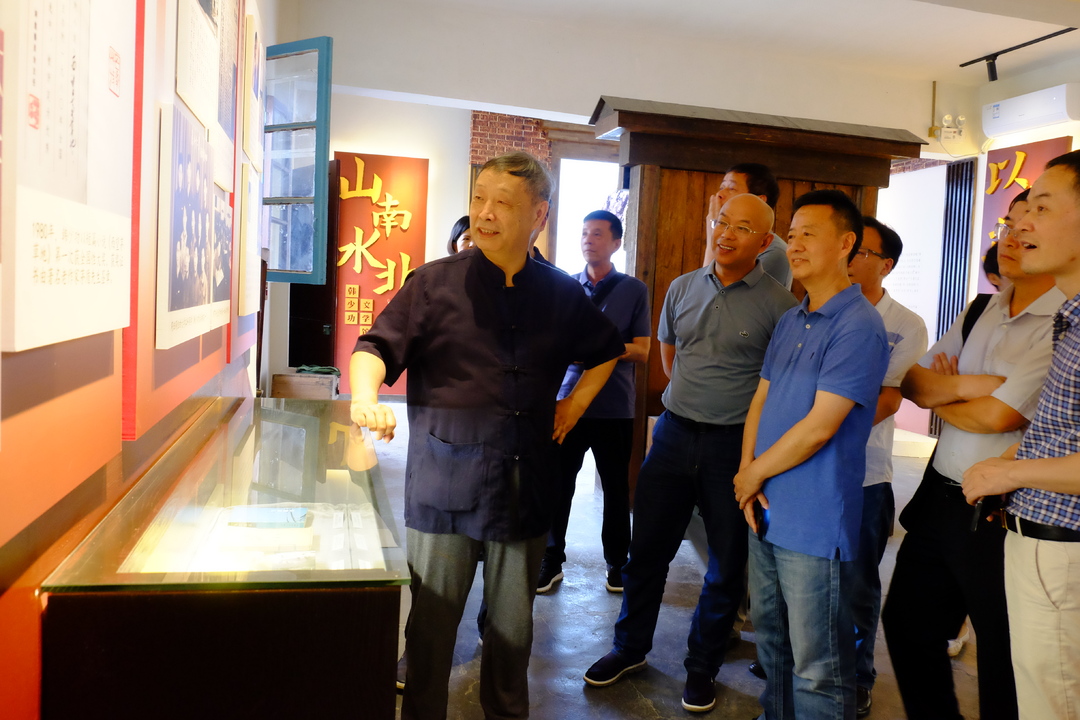 蓝墨水上游文学“寻根” ！岳阳作协主席团走进“山南水北”