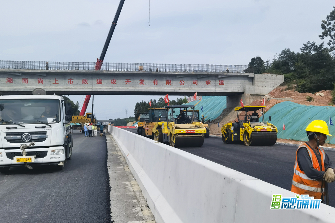 平益高速汨罗段铺油，7月1日起全封闭施工