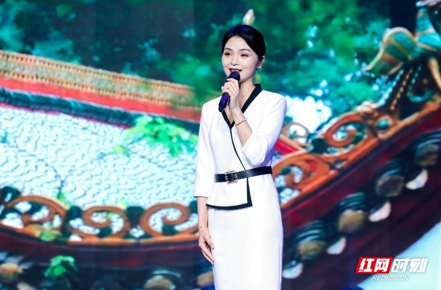 “十佳讲解员”尹湛：享受舞台 聚光灯下绽放精彩