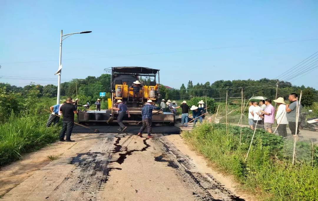 大荆镇古仑村：道路“白改黑”，村貌“添新颜”