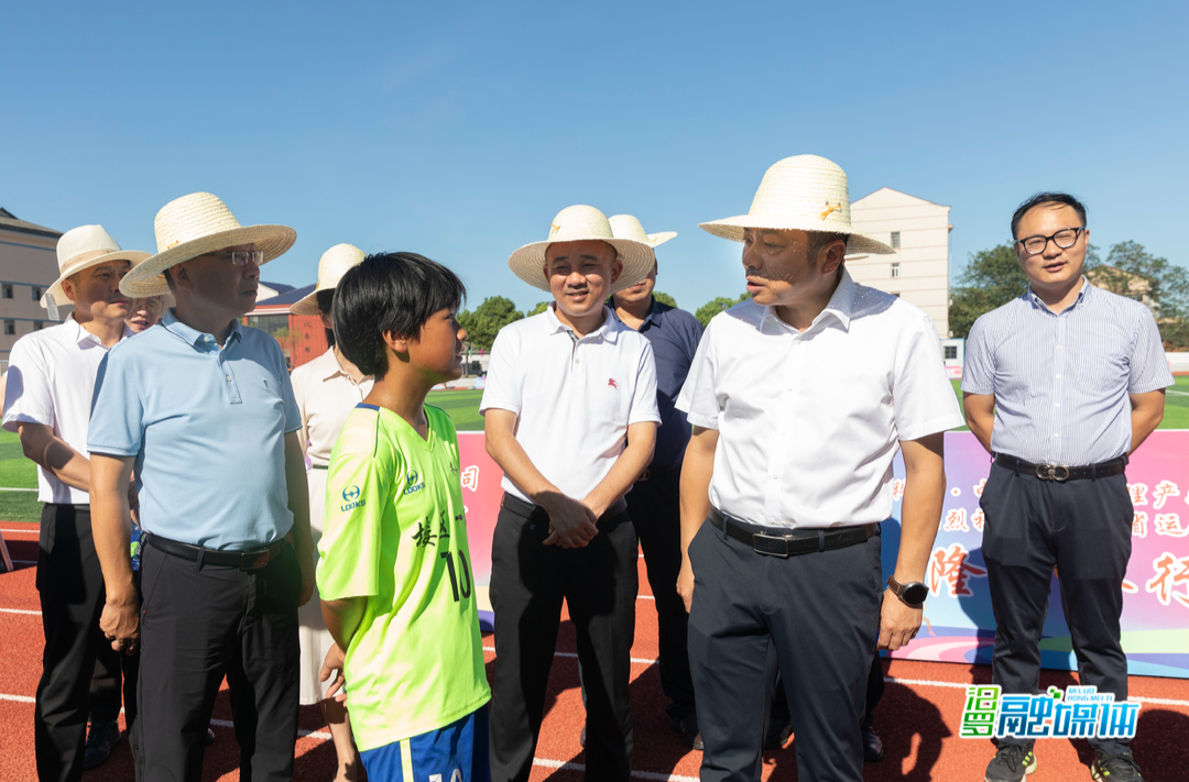 朱平波调度省运会足球比赛筹备工作