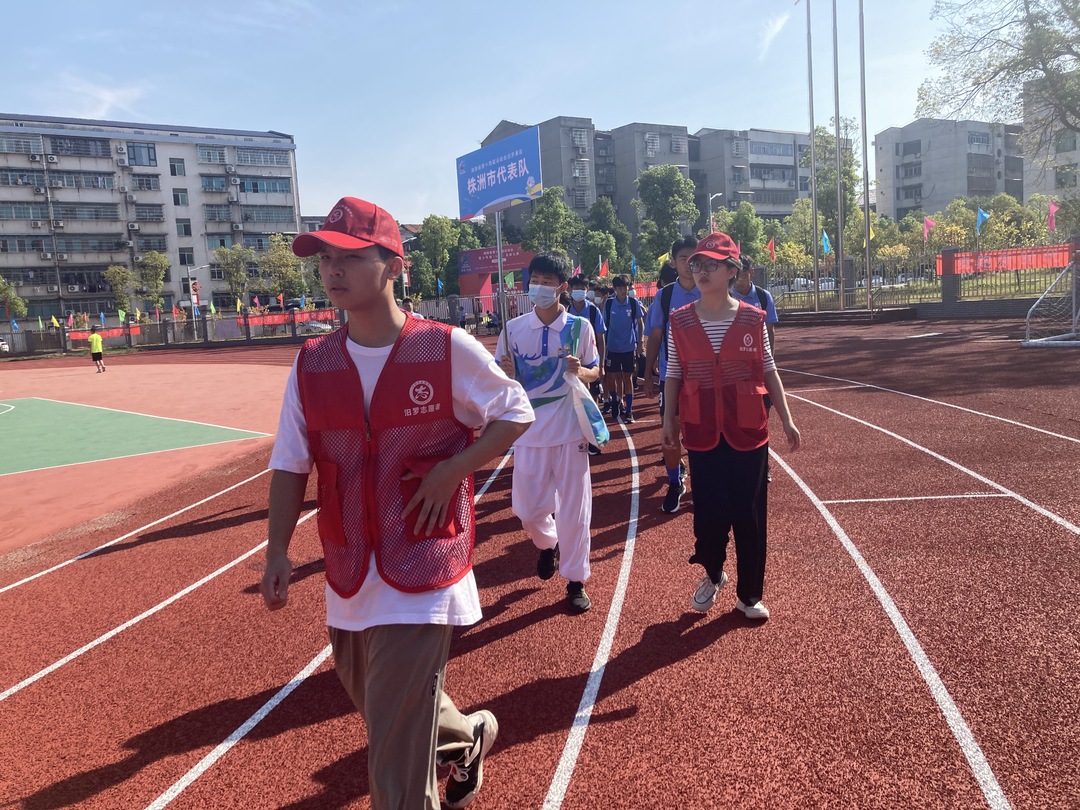 展东道主风采！省运会汨罗赛区志愿者在行动