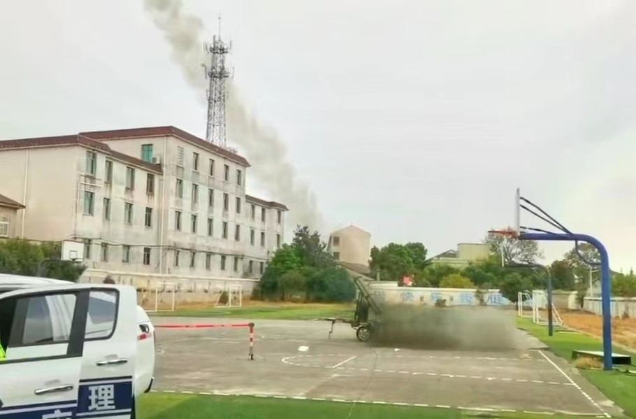 当风轻借力 一举入高空！汨罗今日发射30枚火箭弹成功增雨