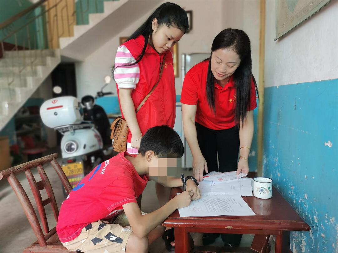 汨罗“爱心之家”：5800元助学金送上门，为困难家庭学子筑梦未来